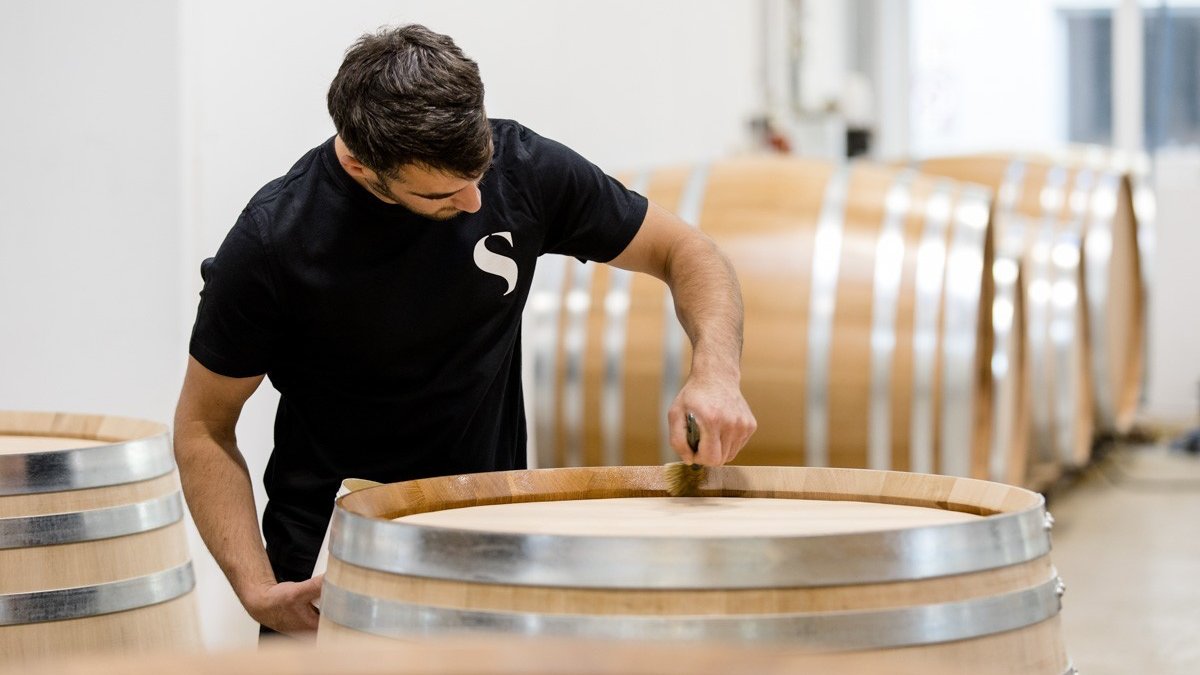 barriquesa's tweet photo. 𝗦𝗖𝗛𝗡𝗘𝗖𝗞𝗘𝗡𝗟𝗘𝗜𝗧𝗡𝗘𝗥 Austria 🇦🇹

A fifth-generation, family-run artisan cooperage based in Waidhofen/Ybbs in the foothills of the Austrian Alps. 

📞 Hantus 072 244 1815
📞 Igor 083 925 7969
📧 sales@barriquesa.com
🌐 https://t.co/ucRGaLIzVL https://t.co/PYsTGkOAa0