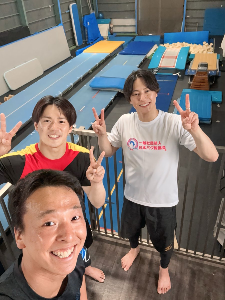 AkGymy's tweet photo. 体操教室を運営する友人たちと情報交換会！ https://t.co/H3psWn1vo4