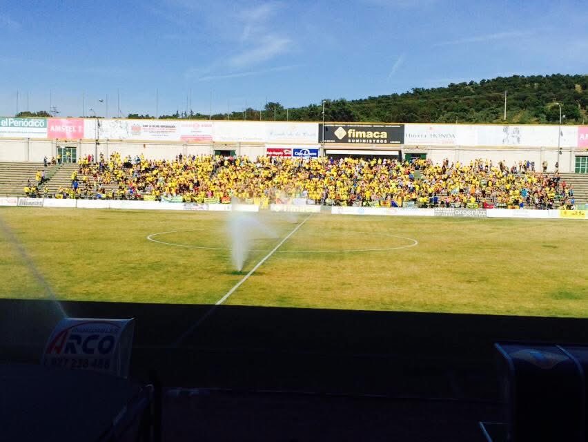 dmm8's tweet photo. Hace 12 años tal día como hoy.
La grada de Preferencia estuvo cerrada y se abrió para la afición del Cádiz. No teníamos ni césped y la afición del CPC apenas llenaba Tribuna.
Que nunca olvidemos de dónde venimos y que no se pierda lo que se ha conseguido estos últimos años. 💚🤍 https://t.co/WTFIZOFYTo