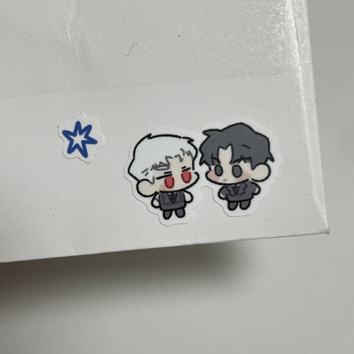 podo3909's tweet photo. 가루님 ㅜㅜㅜㅜ 저 가루님 덕분에 월요일에 함박웃음 짓는 여자 됐어요ㅠㅠㅠㅠㅠㅠ 사진이 실물을 못 담는데 하 진짜 너무 앙증맞고 귀여워요🥹🥹 봉투에 있는 스티커 보자마자 너무 귀여워서 주먹울음 나옴...ㅜ 아까워서 사용 못할 것 같아요 정말 정말 감사합니다ㅜㅜ🤍🖤🤍🖤 https://t.co/pnkeCuqrha