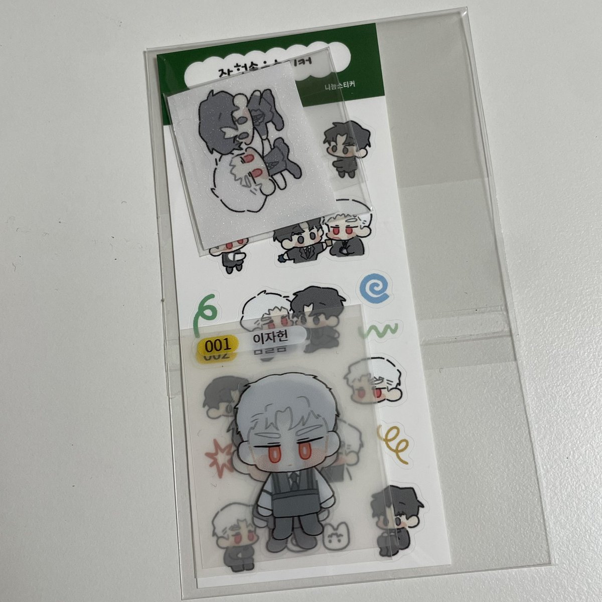 podo3909's tweet photo. 가루님 ㅜㅜㅜㅜ 저 가루님 덕분에 월요일에 함박웃음 짓는 여자 됐어요ㅠㅠㅠㅠㅠㅠ 사진이 실물을 못 담는데 하 진짜 너무 앙증맞고 귀여워요🥹🥹 봉투에 있는 스티커 보자마자 너무 귀여워서 주먹울음 나옴...ㅜ 아까워서 사용 못할 것 같아요 정말 정말 감사합니다ㅜㅜ🤍🖤🤍🖤 https://t.co/pnkeCuqrha