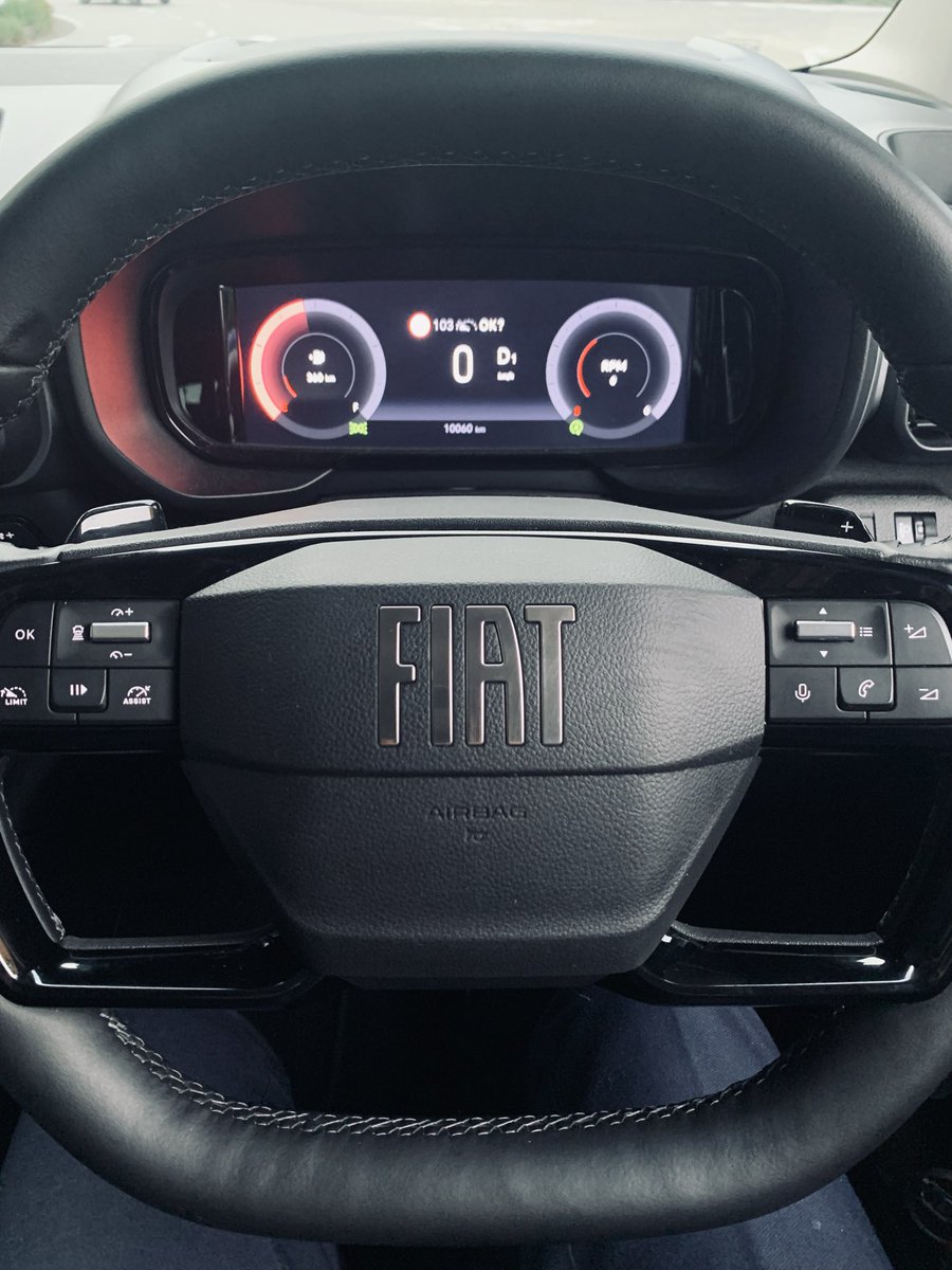 shark_special's tweet photo. 納車してもらって、半年で1万キロ。トラブルは1カ月目で不動になったぐらいで、その後、何もなくめちゃ快適。 https://t.co/RENpdiU1Ri