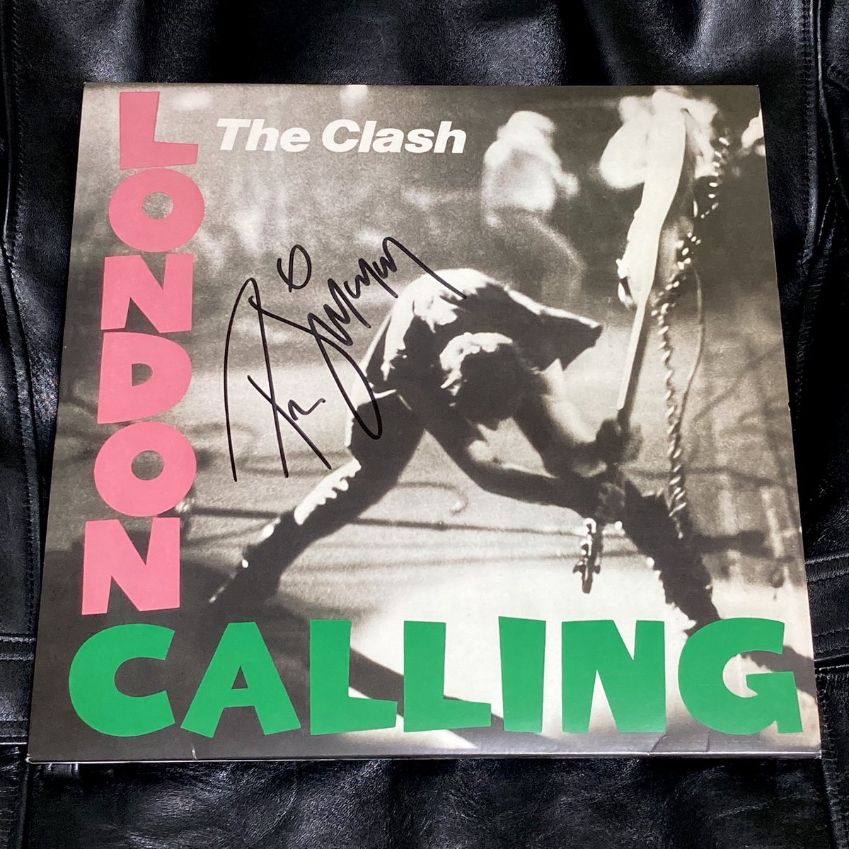 BeatitudeBoogie's tweet photo. @punk_alley_cat サインも✌️ https://t.co/0UsXJoePyA