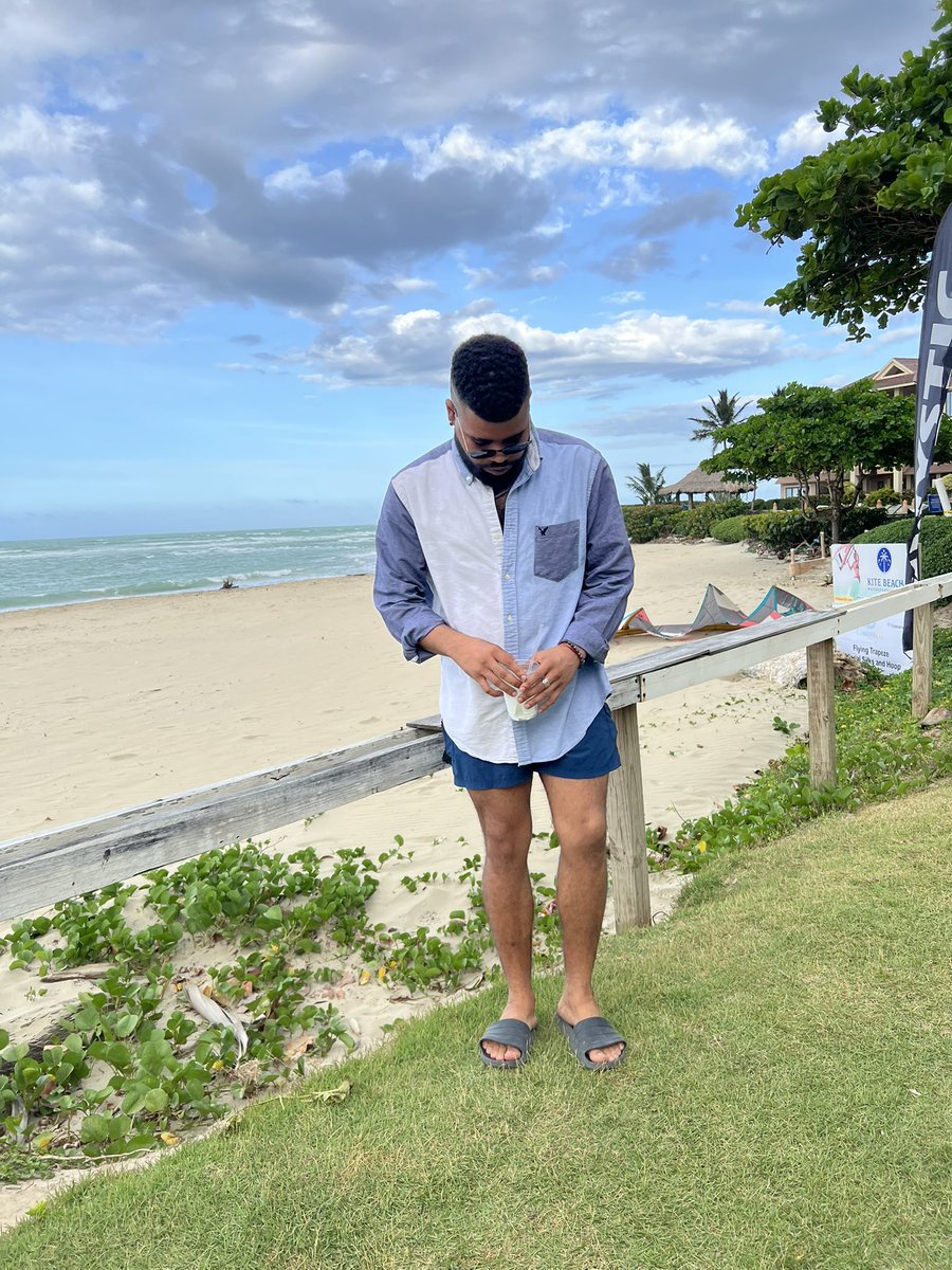 BONCHES10's tweet photo. Birthday boy 🌞🎈 https://t.co/44npmryFFa