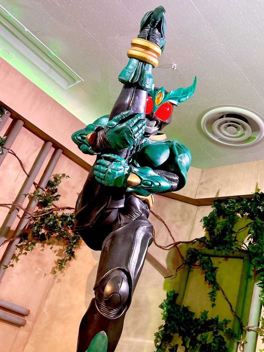 aaakamo's tweet photo. 昨日のアギトの映画に続いて
今日はアギト展
クウガと同じく兄と一緒になって見てた作品。
一番好きだったギルス役の友井さんと握手出来て最高の思い出になりました
#真アギト展
#アギト25周年 https://t.co/3UDyF6moI3