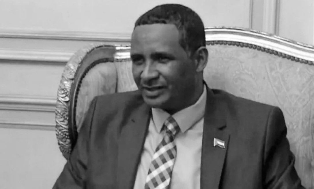 انباء:

( نجاة حميدتي من القصف )

القوات الجوية السودانية استهدفت مقر إقامة زعيم الدعم السريع محمد حمدان دقلو "حميدتي" والذي نجا بأعجوبة من القصف

أفادت مصادر ميدانية عن تنفيذ القوات الجوية للقوات المسلحة السودانية غارات دقيقة استهدفت خلالها مراكز قيادة الدعم السريع المتمردة