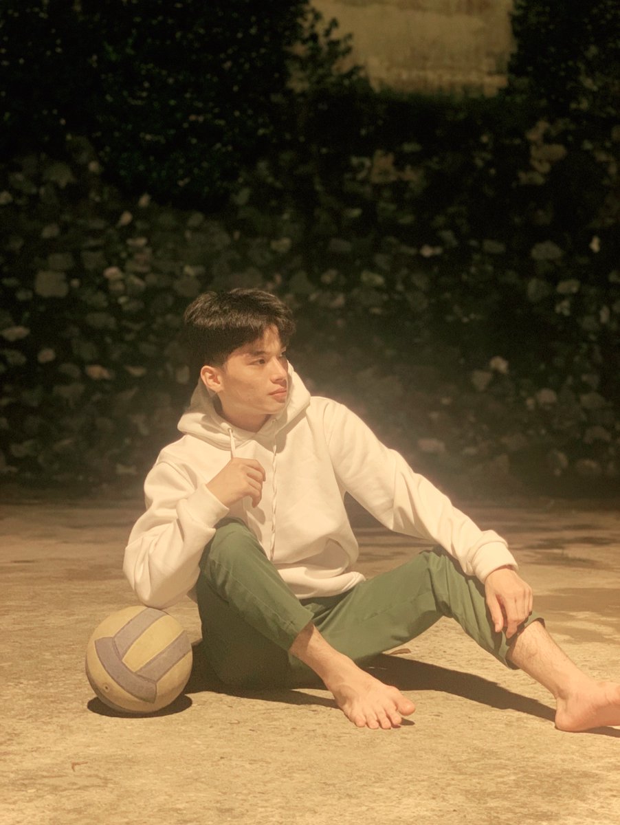 H_FeetMen's tweet photo. Anh Công An ơi!! Bắt em liếm chân đi 😜
#feetfetısh #feet #footfetısh #foot #sole #police #handsome #tiktok https://t.co/e78PuRUlWP