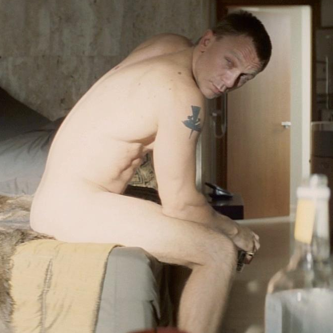 hotcelebhqz's tweet photo. Daniel Craig in ‘Flashbacks Of A Fool’ https://t.co/1KpWI9LxgT