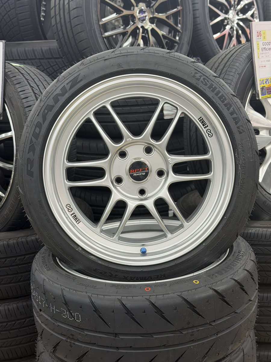 upnagaoka's tweet photo. スイスポオーナー必見🚗‼️

SHIBATIRE TW300 × ENKEI RPF1
新品タイヤに中古ホイール（美品）のセット品です✊

一点限り‼️
4本税込¥148,390-

中古ホイール付きならではの価格で、憧れのスタイルを手に入れるチャンスです😍❤️

#スイフトスポーツ #スイスポ #シバタイヤ #SHIBATIRE #ENKEI https://t.co/A2IQ1YjFCR
