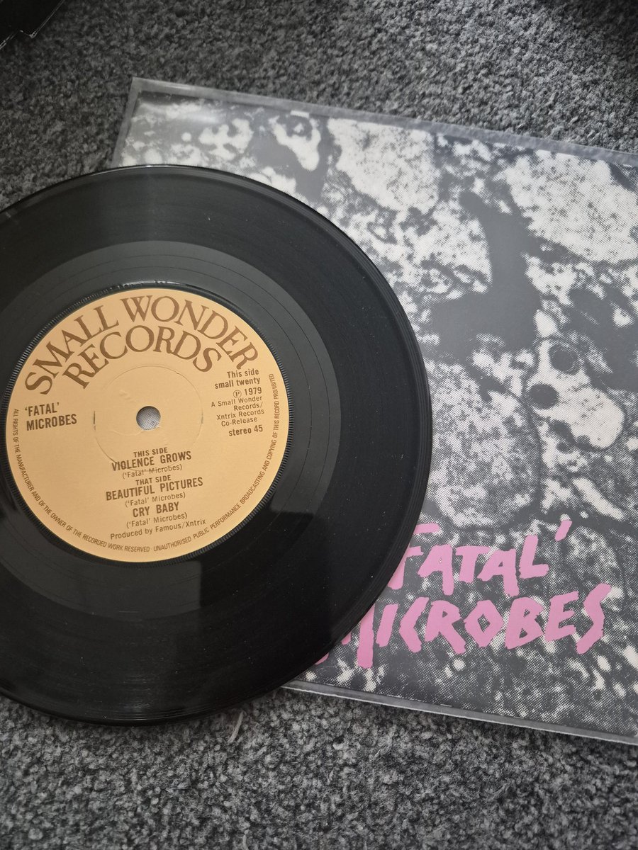 DebsHol50's tweet photo. #FatalMicrobes with Violence Grows with Honey Bane. #punk #punkrock #punkrockhistory #vinyl #vinylrecords #recordcollection. ๐ธ https://t.co/r7vdzpugYh