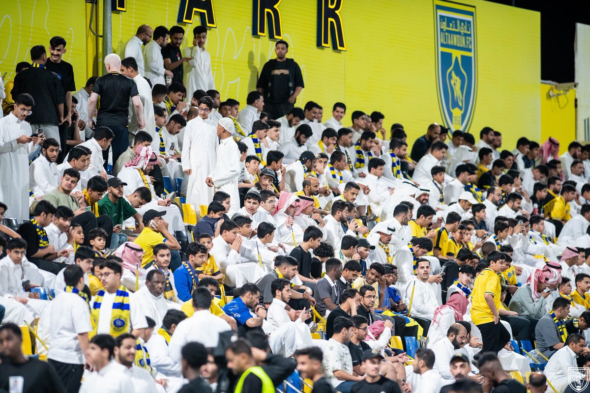 Altaawoun_M's tweet photo. وش رأيكم نفاجئ نجومنا ونقول، من التسخين فل؟ ⏰💛

أنتم قدّها 🔥 https://t.co/yYq3tfAGAT