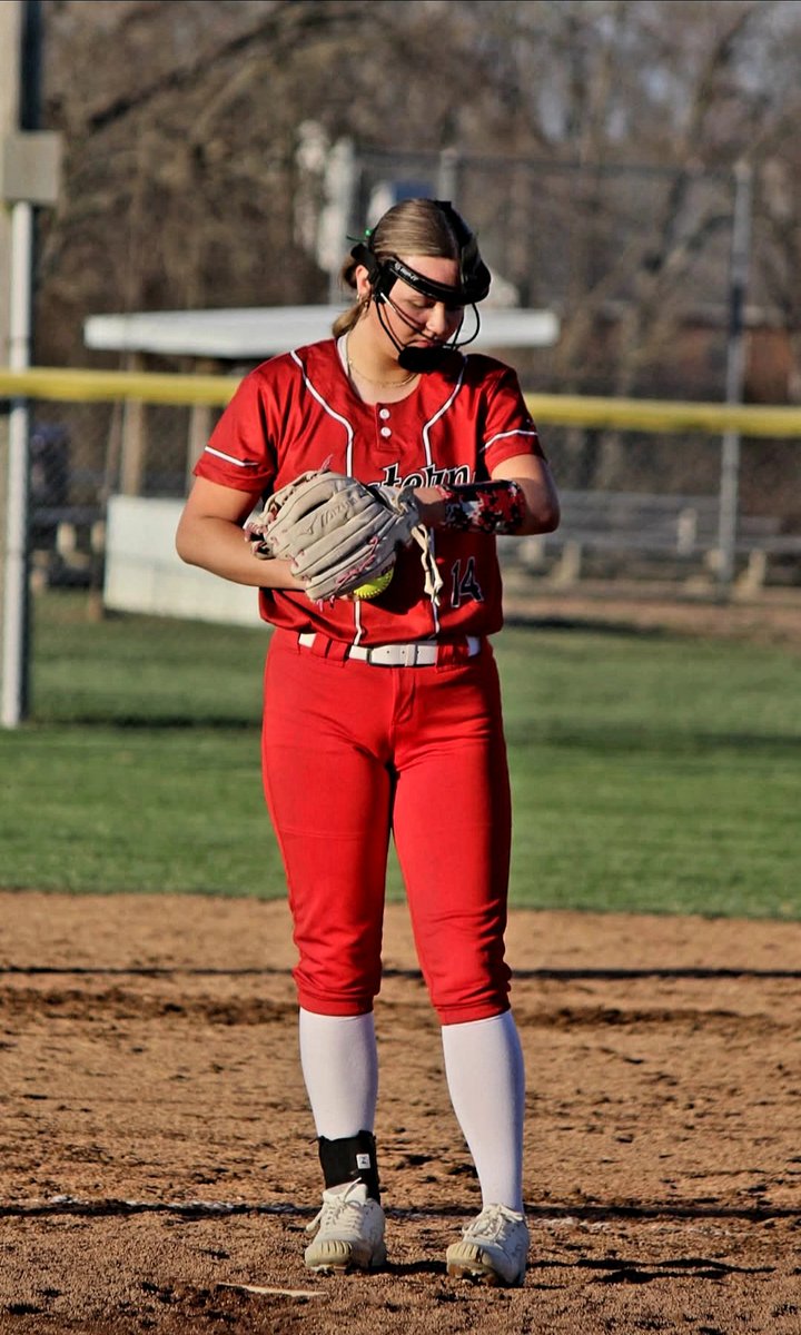 averi_tabor's tweet photo. Varsity Softball season has come to an end for my Freshman year. 
In the circle: IP-51.2 / BF-215 / K's-97 / ERA-1.76 / WHIP-1.0 
At the plate: Avg-.325 / H-18 / HR-4 / RBI-17 @kbradshaw12 @OhioBobcatSB @CapUSoftball @DubC_Softball @SoftballRio @OHChristian_SB @TMU_Softball https://t.co/x1xVIEJ7Pg