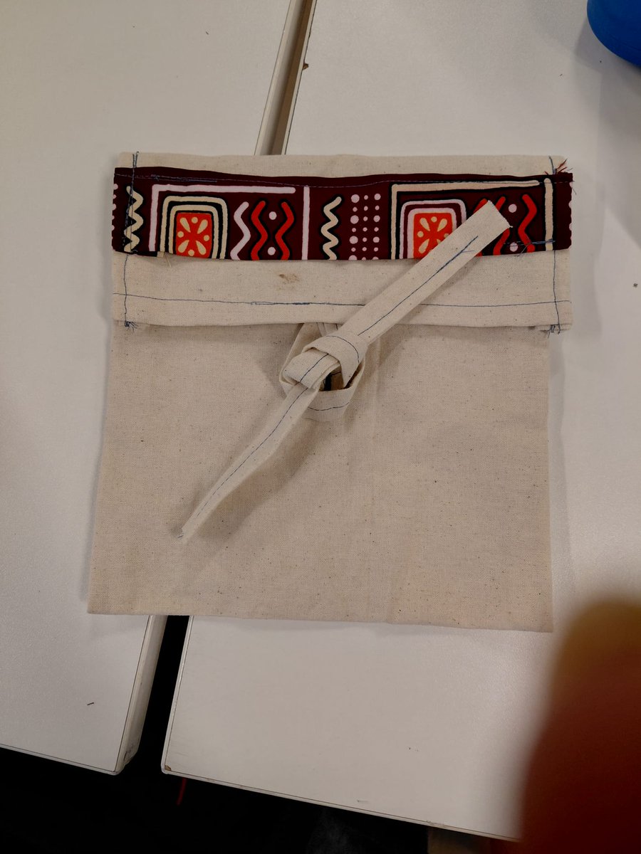 KundakalaOrg's tweet photo. Our Make and Mend participants in Hackney have made these very attractive pouches. We are very pleased with their progress on the sewing machine and their deep enthusiasm to learn.

#kundakala #seamstress #seamstresses #sewingmachine https://t.co/7u0y6kYRR8