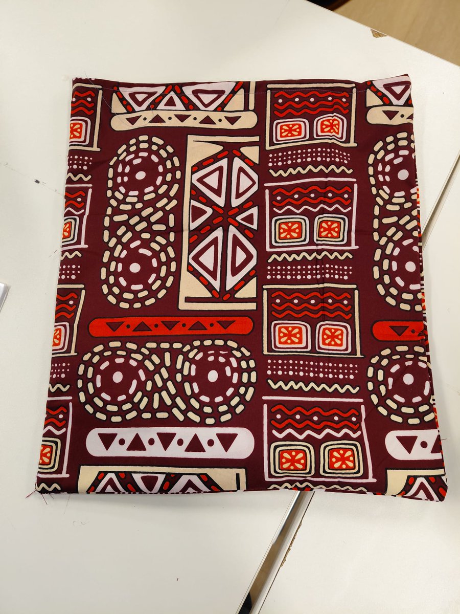 KundakalaOrg's tweet photo. Our Make and Mend participants in Hackney have made these very attractive pouches. We are very pleased with their progress on the sewing machine and their deep enthusiasm to learn.

#kundakala #seamstress #seamstresses #sewingmachine https://t.co/7u0y6kYRR8