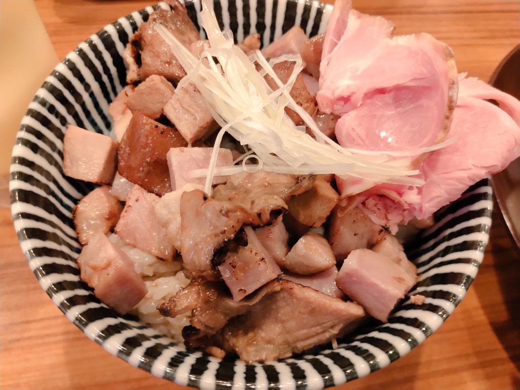 TAKA50924565's tweet photo. (^ら^)

またワンタンが食べたくなった

ココカラサキゑ

今回は醤油にした(^○^)

醤油スープもうまいのー。もっちり麺とよくあう。ワンタンも具たっぷり！

ごちそうさま(^o^)

＃ラーメン https://t.co/vHf2n88uD4