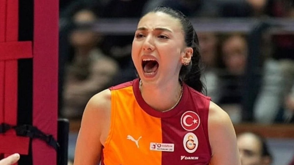 voley24tr's tweet photo. Galatasaray’da bir devir kapandı! 🏐
Ayçin Akyol, 4 yıllık sarı-kırmızılı serüvenin ardından Zeren Spor’a transfer oldu
#voleybol #galatasaraydaikin #aycinakyol #transferhaberleri 👇👇
https://t.co/HE7j2ycv8w https://t.co/0i9EijeoOM