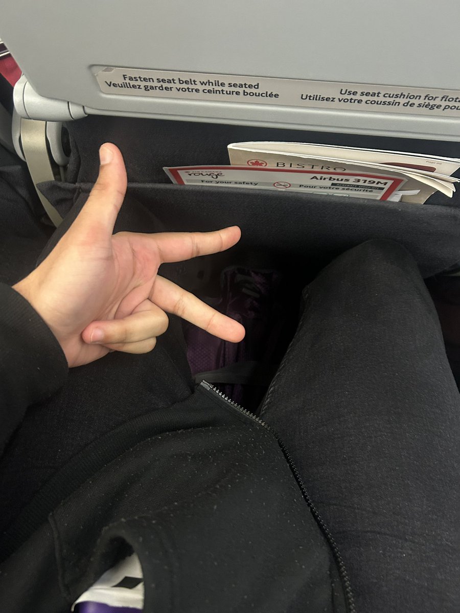 GayGoopyKitty's tweet photo. HEHE ON THE PLANEEEEE!!! https://t.co/xGItYWytyx