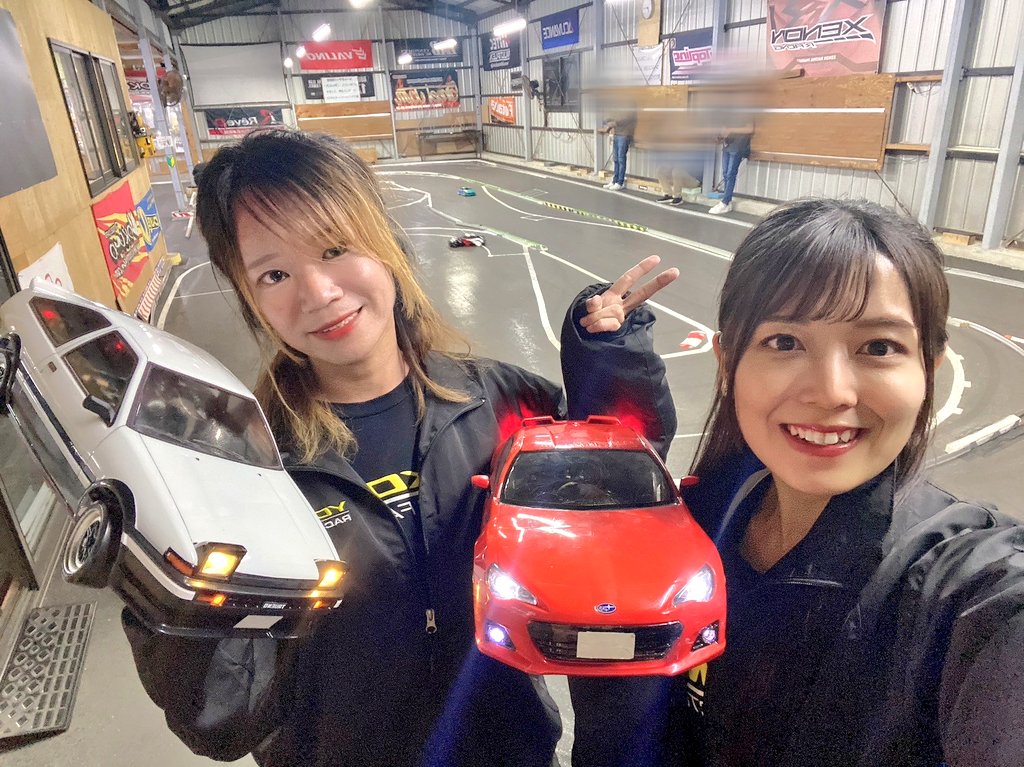 raging_wave049's tweet photo. 先週末は久々の遠征で愛知県 ラジコントーゴーに行ってきたー！

5月15日㈮発売の、
専用のLEDセットも早速Newハチロクボディにつけたよー！♥
まじでカッコよすぎん…？？🥹
#ヨコモ女子 https://t.co/fPKpQbxesX