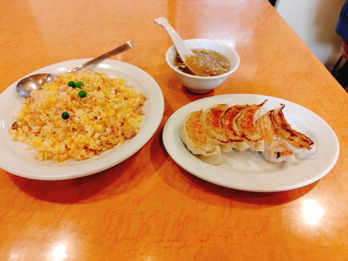 harry_kunitachi's tweet photo. 国立のラーメン店、香来に行って来ました。

チャーハン
餃子

私にとってはこれが鉄板メニューです。 https://t.co/EjKpPrfziq