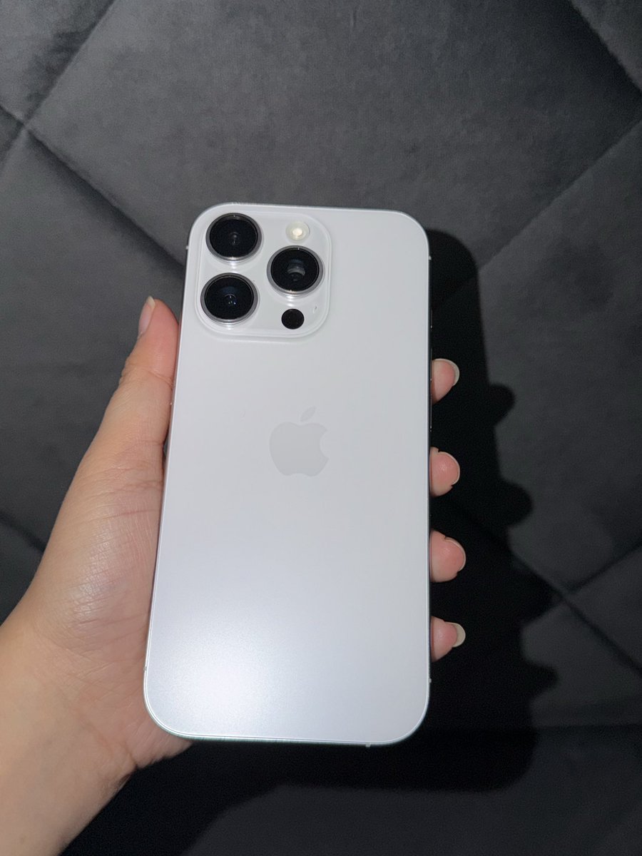 ppjanec's tweet photo. Iphone 16 pro 512gb in white titanium 🤍😍

So pretty 💕 https://t.co/sZIJXEnPQG