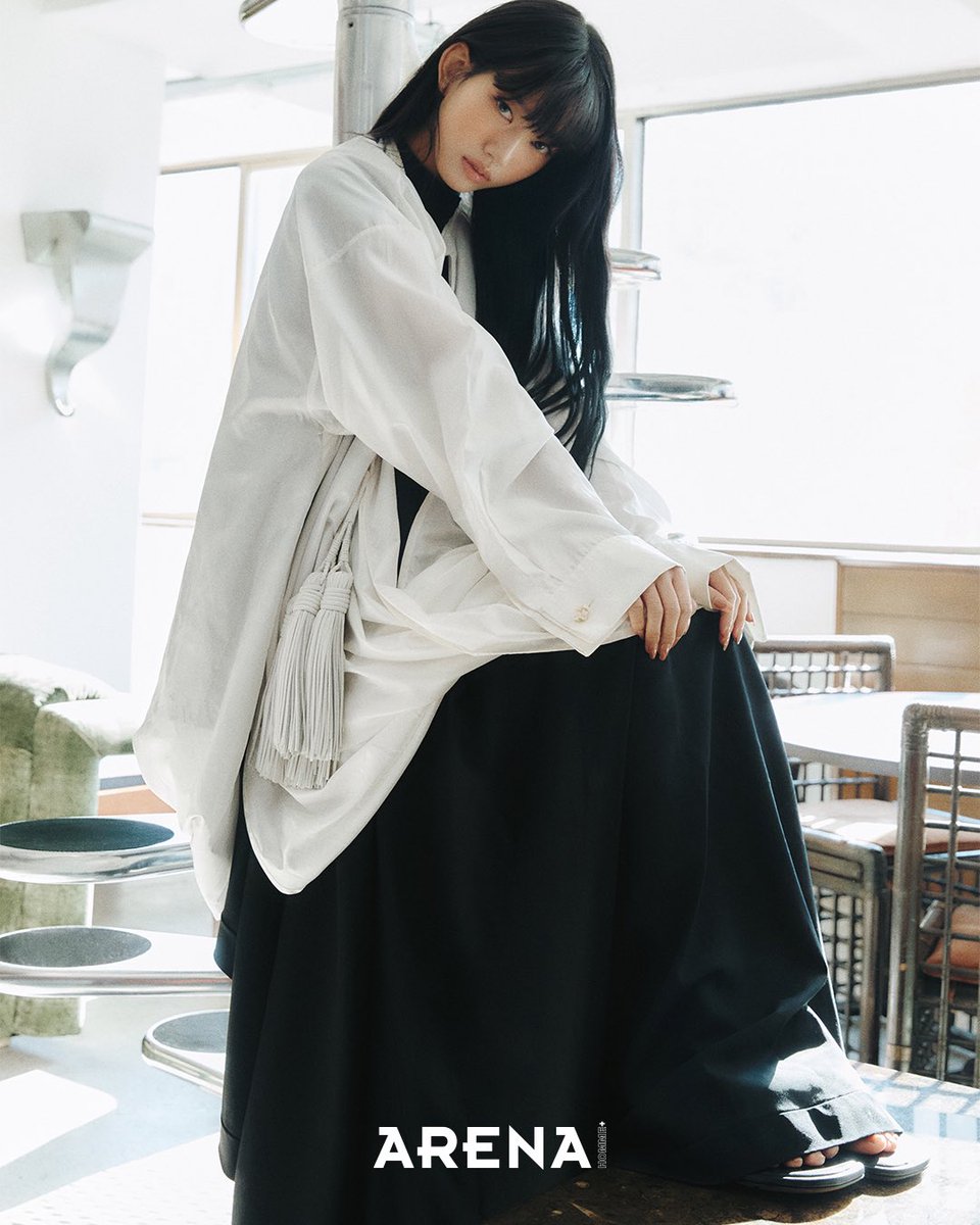 wsooin's tweet photo. If being this chic is a crime, consider me as one of the most elegant fugitive! Monochromatic layers, golden hour glows plus an effortless gaze of mine that giving stay chic and always keep them guessing. https://t.co/LleG8IyfAH