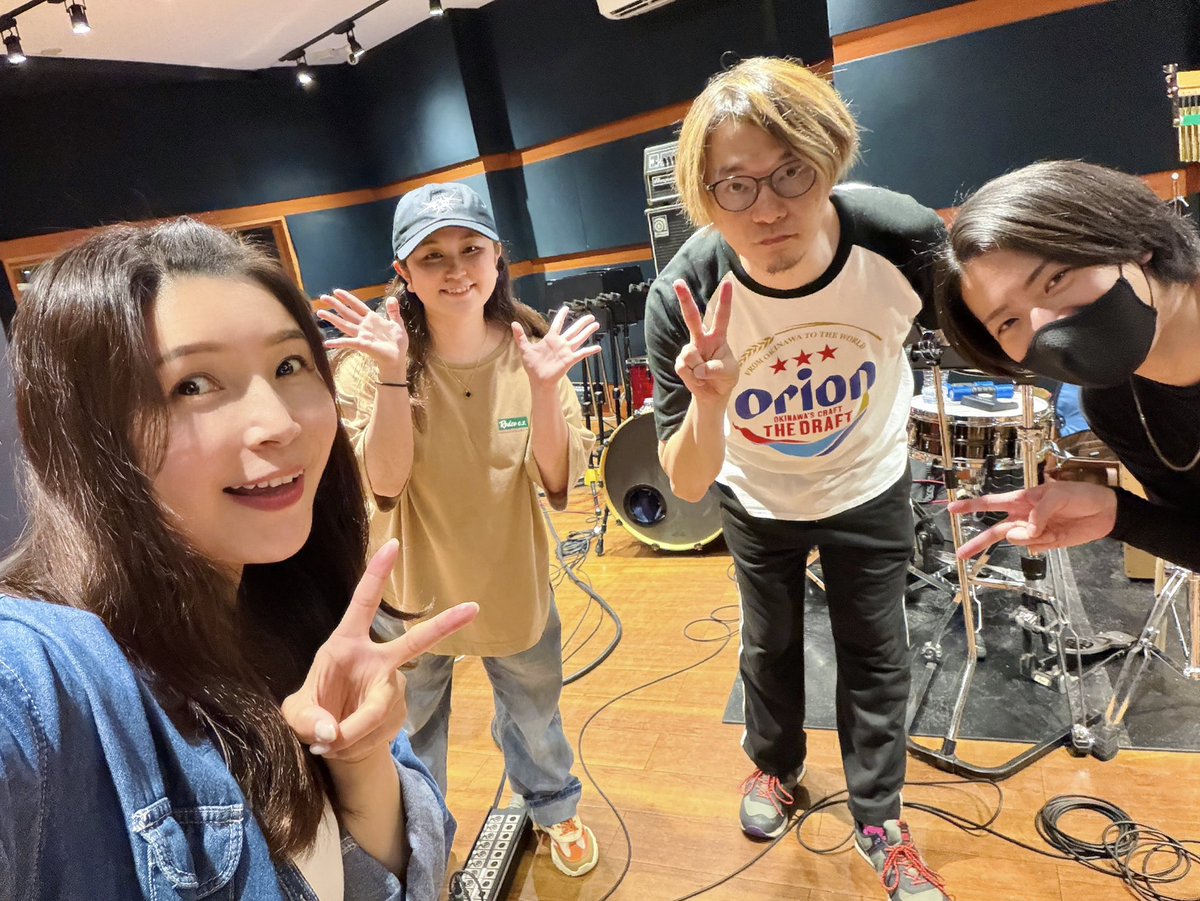 nittaemi85's tweet photo. ✼••┈┈┈┈••✼

5月15日(金)
EMI NITTA acoustic concert 2026 
〜 Komorebi 〜

✼••┈┈┈┈••✼

TikTok にて、リハの模様をお届けしました🎤

チケット一般発売中✨
https://t.co/13CnbiwrTN

素敵なメンバーとお届けする特別なコンサート🌿
どうぞお楽しみに♪

#Komorebi_EMTN https://t.co/RgimJ1pKLs