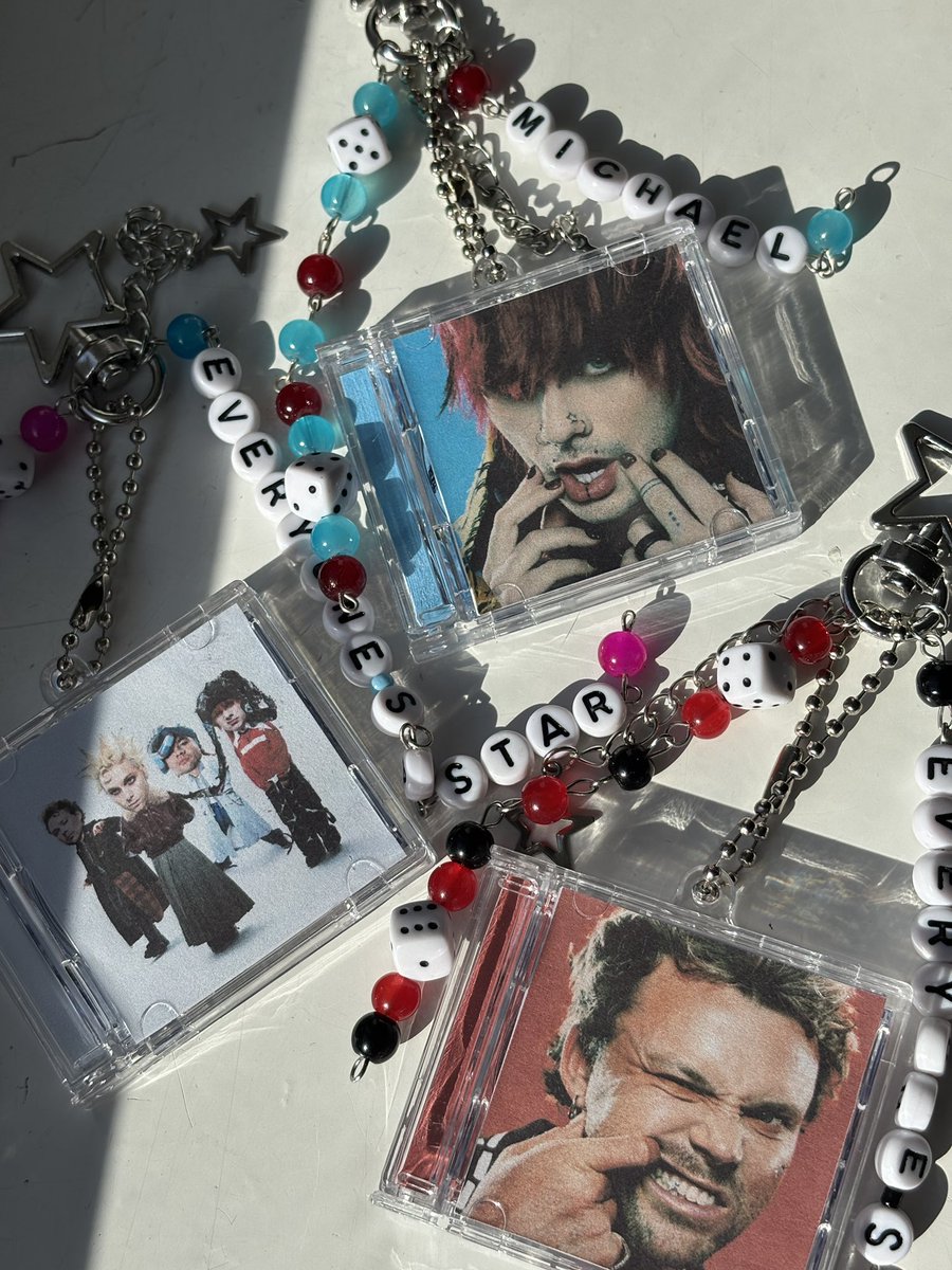 n0purple's tweet photo. some of keychains i made lately 🥹 #5sos https://t.co/rKeQz1eist