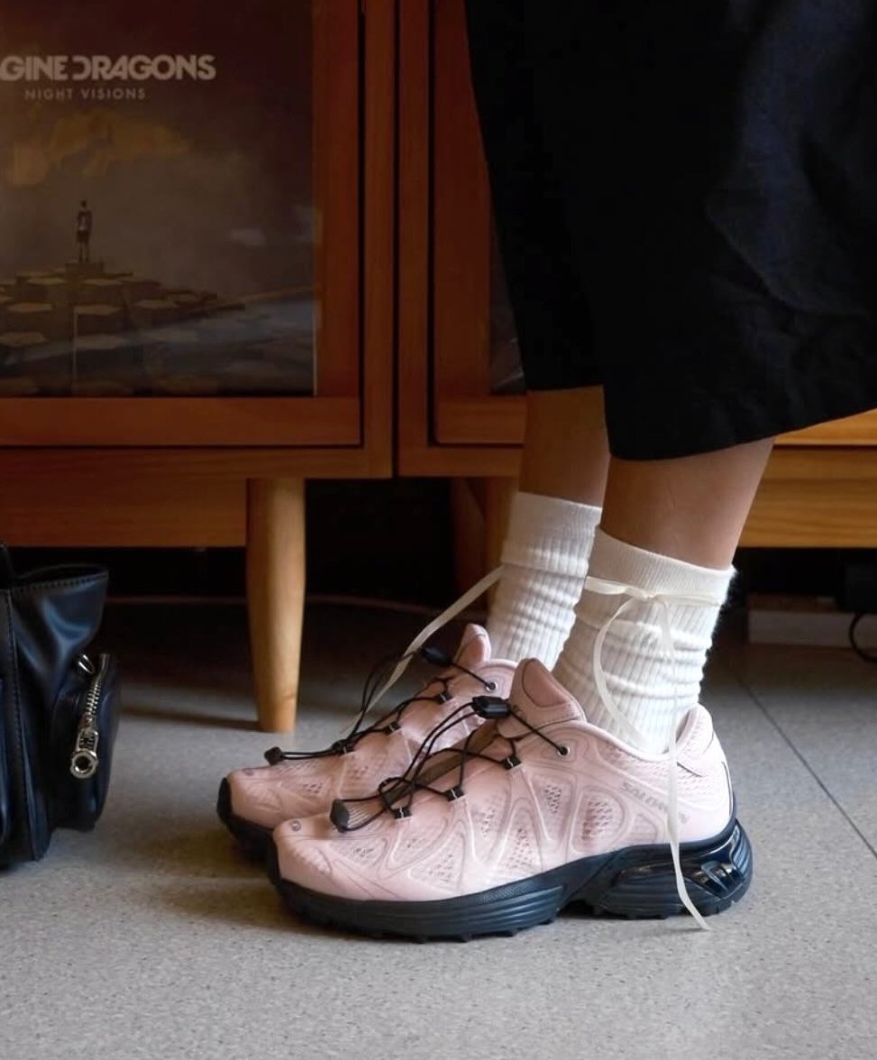ebios1000's tweet photo. ついにSALOMON Pink Packが日本でリリース🇯🇵
爆速で在庫無くなってるからイソゲ‼️ https://t.co/APANUmQqyu