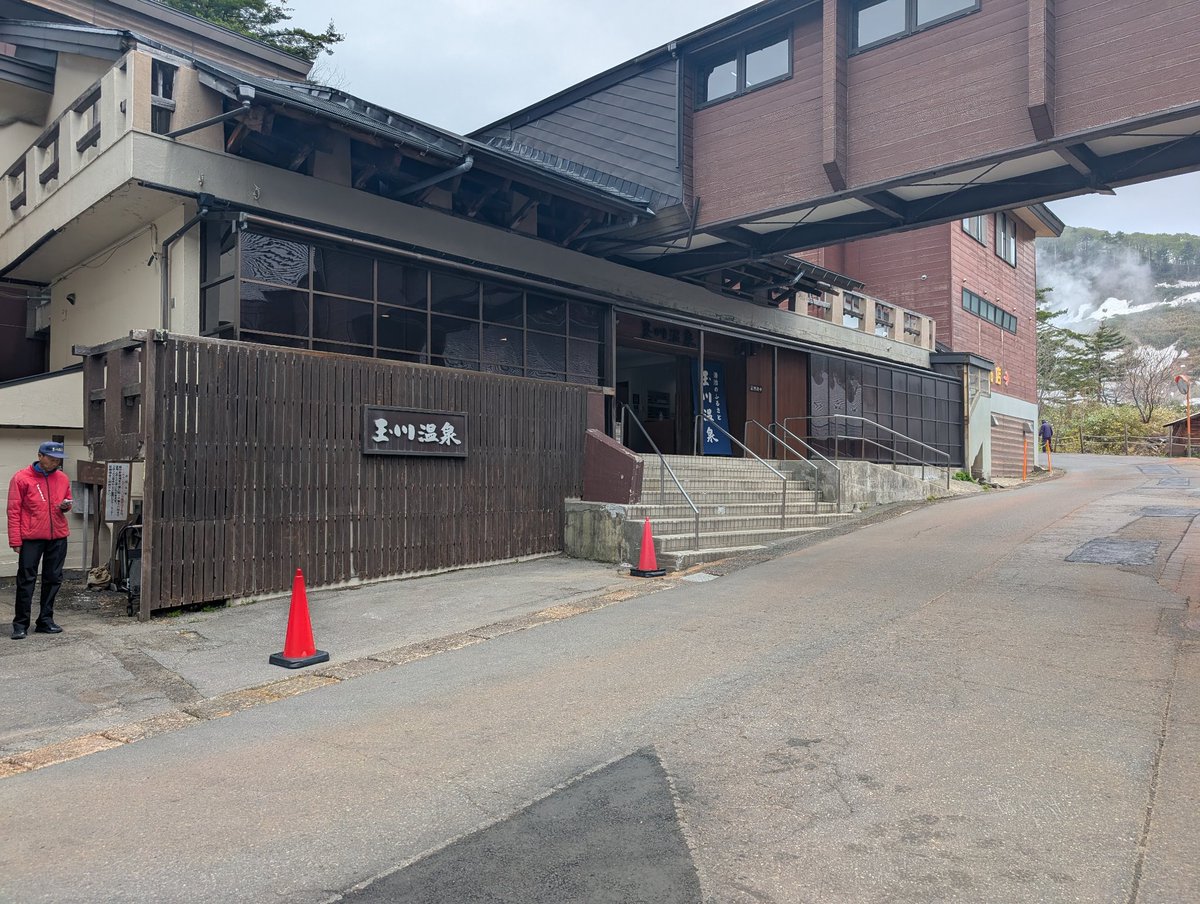 sonatard's tweet photo. 人里離れた山間に突然現れる秋田の玉川温泉 https://t.co/LbLNoFgZZU