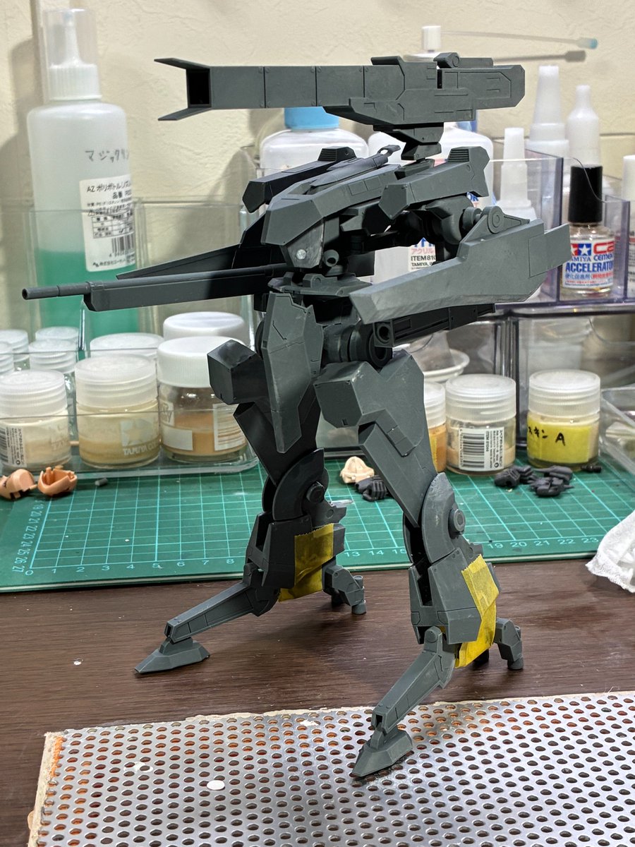 nanaC009's tweet photo. 鉄騎/鉄騎大戦　クェーサー進捗。腰の微修正。M3との比較。まあ、これで良いだろう。 https://t.co/oWqeVMaoPz