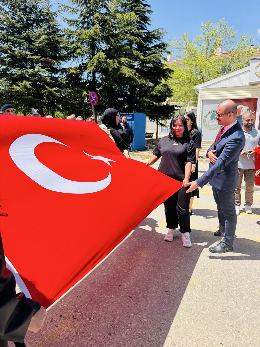 akorenkaymakam's tweet photo. Kaymakamımız Sn. İsa BERTAN, Belediye Başkanı Sn. İsmail ARSLAN, ilçe protokolü ve öğrencilerimizin katılımıyla, Gençlik Haftası münasebetiyle, Akören Gençlik ve Spor İlçe Müdürlüğü tarafından düzenlenen Gençlik Yürüyüşü ve Mehteran Takımı Konseri programına katıldı. https://t.co/UhJLxNKobb