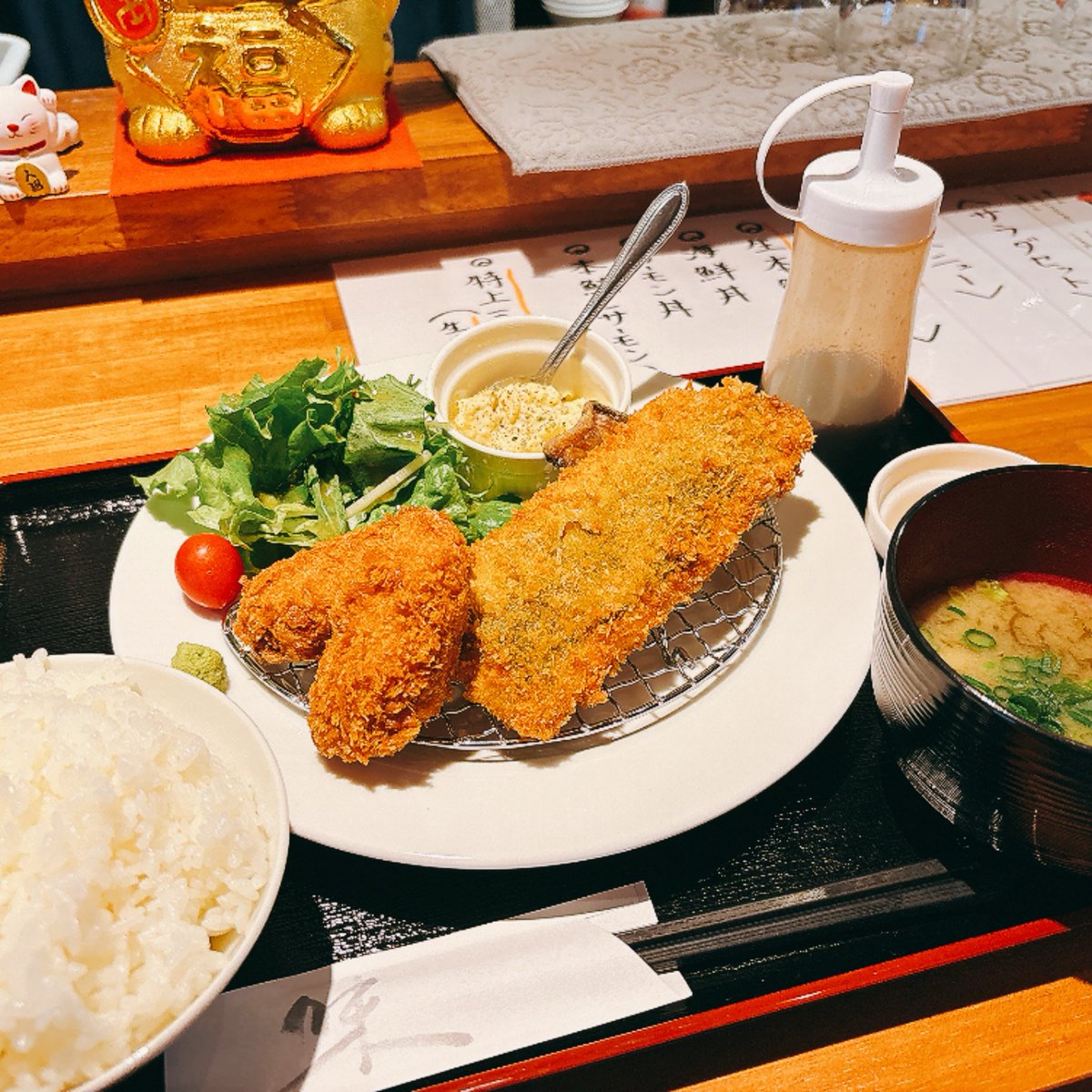 dejishin2's tweet photo. さんぴさん　初訪問

ドデカアジフライ🐟&amp;大粒カキフライ　

サクサクふんわりなアジフライ😋
牡蠣フライもジューシー
自家製タルタルソースも旨い
骨せんべいも歯応えパリパリ、丁度良い塩梅の塩加減🎶

お味噌汁も美味しかった👍

次回は海鮮系を🍽️😋
@sanpi20250707 https://t.co/nH6lNebhSQ