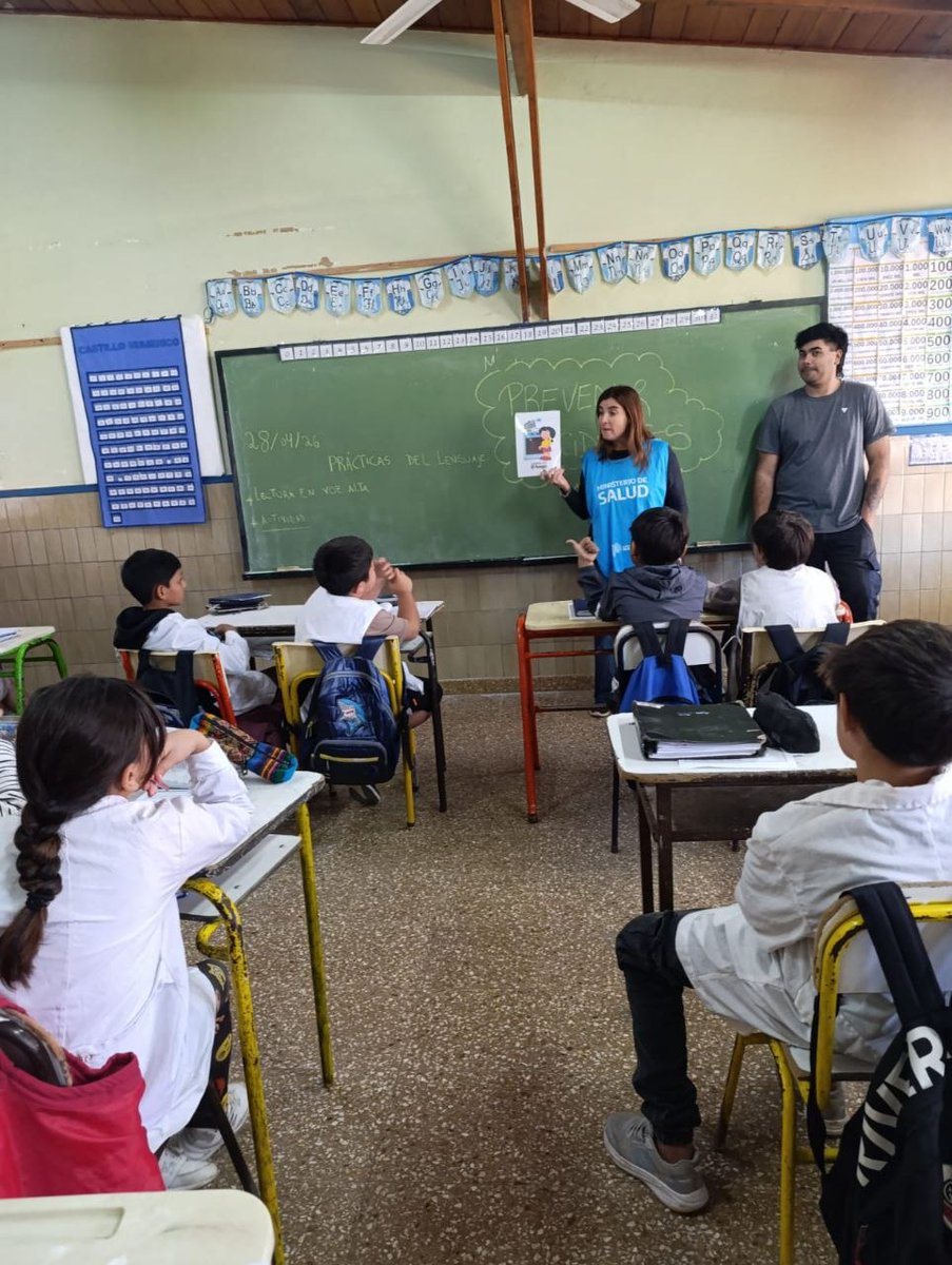 RegionSanX's tweet photo. 📍 #Mercedes | ¡Prevención en las aulas! 🏫🛡️

Llevamos el Taller de Prevención de Accidentes de #SaludEscolar a la EP N° 3. Participaron 139 alumnos y alumnas de 2° ciclo (turnos mañana y tarde) para aprender herramientas clave de cuidado y seguridad.

@SaludBAP https://t.co/wBFWzMZO19