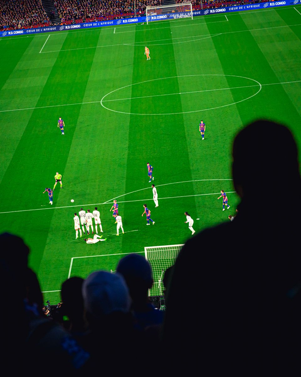 FCBarcelona's tweet photo. Good thing you finally took the shot, Marcus 🤯 https://t.co/T4KWYNToIx