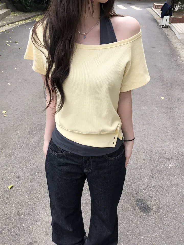sennaw2v's tweet photo. 스트레이트체형분들 그냥 이 코디 그대로 입어보세요.. 

원숄더+홀터넥나시로 상체부피감 줄여주고 요 반팔이 허리라인 개 잘 잡아줌 https://t.co/InrzifSjhc