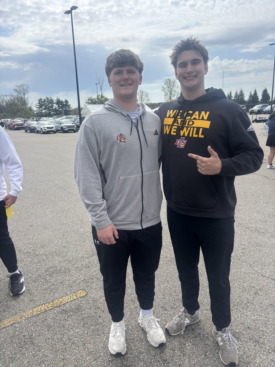 GreysonSucaet's tweet photo. Had an amazing time supporting people who suffer from Multiple Sclerosis. We went on a 3 mile walk, and tailgated with all while supporting the nation wide organization! https://t.co/GPgBS7YXl8