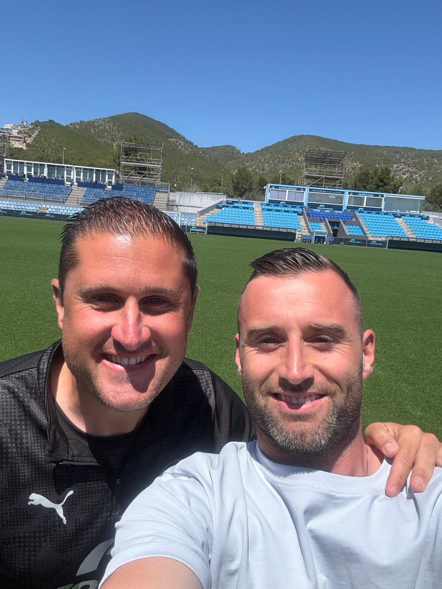 Mfalpri's tweet photo. With the legend of Brugge! #TuurDierckx
So glad to see you again, and in my house! #55 #MemoriesofDeinze #Friends #BelgiumSpain #Ibiza https://t.co/QsEaXxb53p
