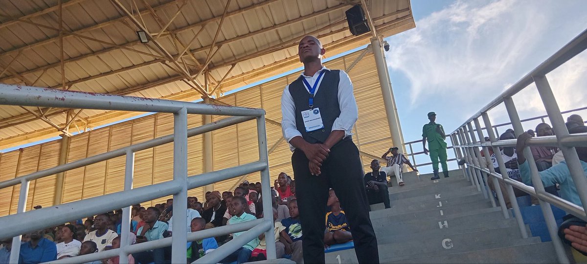 RyvcpNyagatare's tweet photo. Taliki ya 10/05/2026 @RyvcpNyagatare kubufatanye ninzego zitandukanye @Rwandapolice #DASSO, #NYVCP Multipurpse Protocol Inzego z'Ubuyobozi bw'Akarere n'Umurenge bafashije kwakira abitabiriye umukino w'Umupira wamaguru wahuje Sunrise Fc na Intare Fc wabere kuri stade Nyagatare https://t.co/VsODr8nNlb