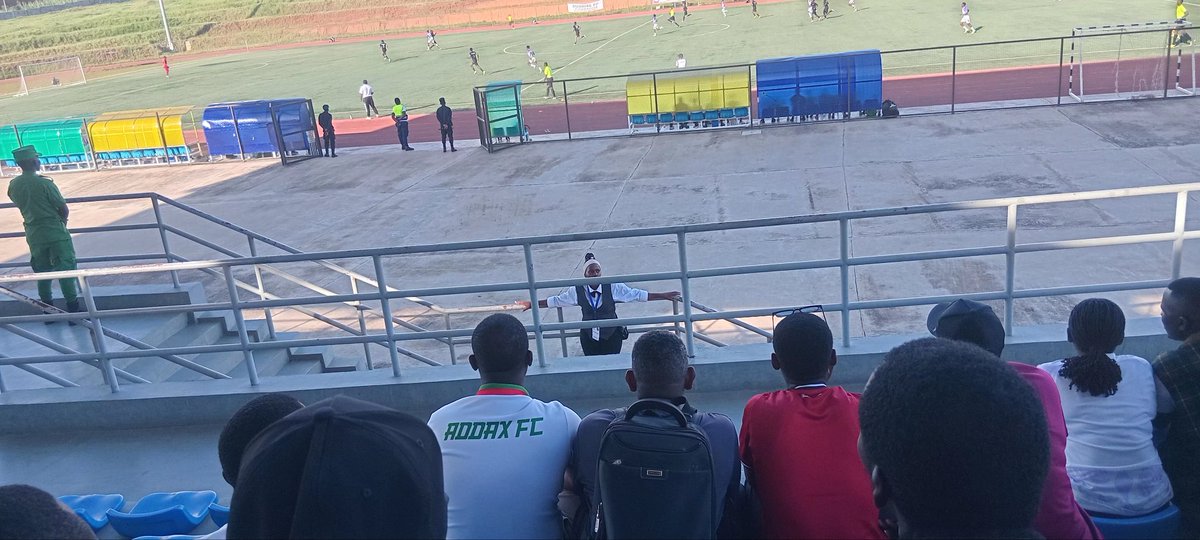 RyvcpNyagatare's tweet photo. Taliki ya 10/05/2026 @RyvcpNyagatare kubufatanye ninzego zitandukanye @Rwandapolice #DASSO, #NYVCP Multipurpse Protocol Inzego z'Ubuyobozi bw'Akarere n'Umurenge bafashije kwakira abitabiriye umukino w'Umupira wamaguru wahuje Sunrise Fc na Intare Fc wabere kuri stade Nyagatare https://t.co/VsODr8nNlb