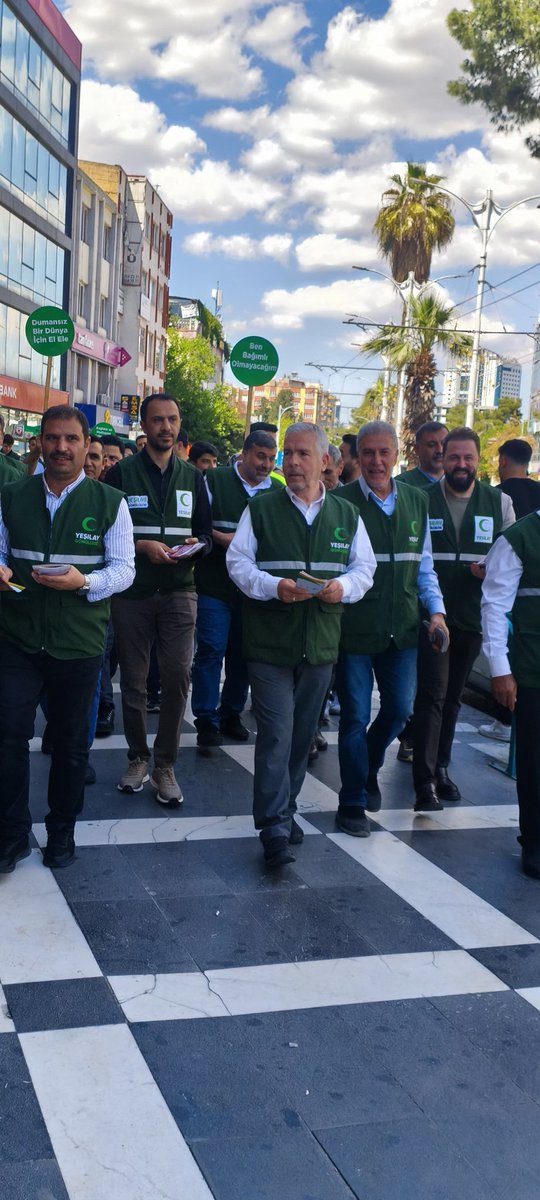 RF_ozcan's tweet photo. Toplum sağlığı adına #yesilay #Şanlıurfa Farkındalık yürüyüşü yaparak bilgilendirme ve önleme çalışması düzenledik . @aselimkoroglu @Aziz_Ciftci63 https://t.co/8r29vbRPZL