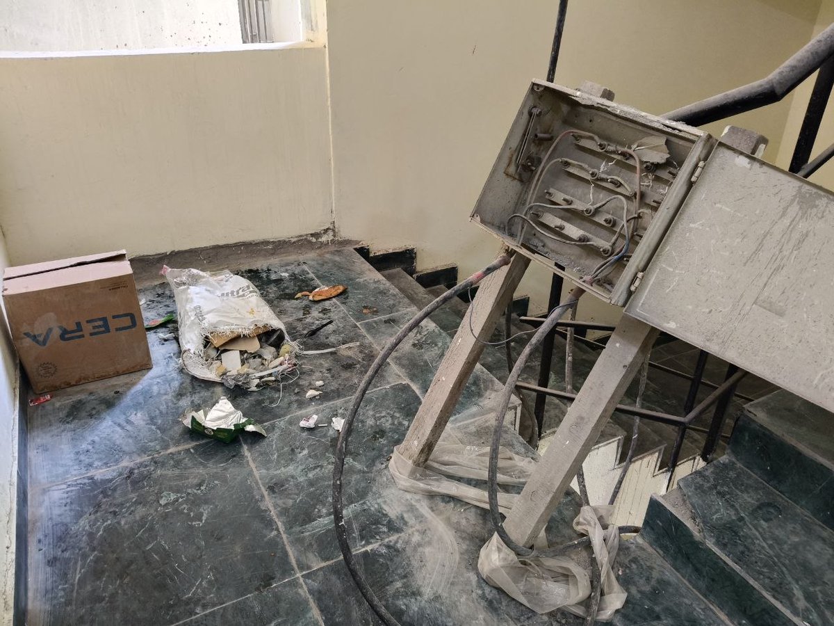 IMGKDELHI's tweet photo. This is the floor condition of handed over towers of ADV 2 where GLC spreading negativity in buyers against us. False &amp; fake commitment become habit of @OfficialNBCC . They are not even doing 80% of his SOP and just throwing his responsibility on AOA. #paliwal @mlkhattar @aajtak https://t.co/wN1FnRLz7K