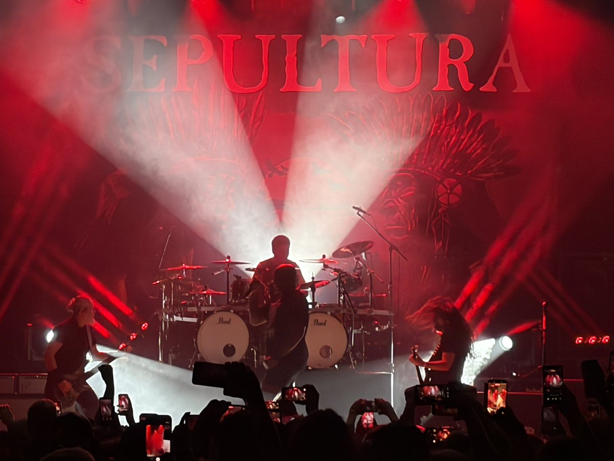 AllDayBS1's tweet photo. Farewell tour.  Great show in ATL. https://t.co/5qqFyUvkcf