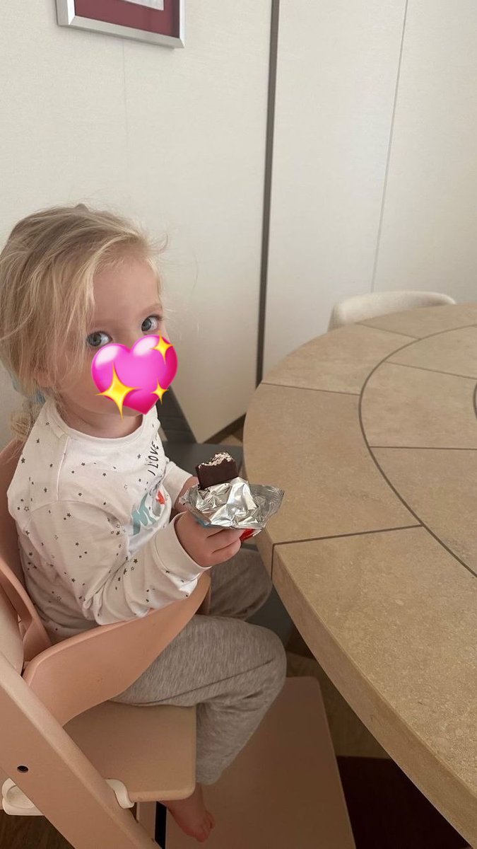 levmaelys's tweet photo. ⠀

✶ —— Atheiana had so much fun with her dadda.    It really shows how she loves to eat.   Thank you, dadda! 🩷  

⠀ https://t.co/e606ZQrDdn