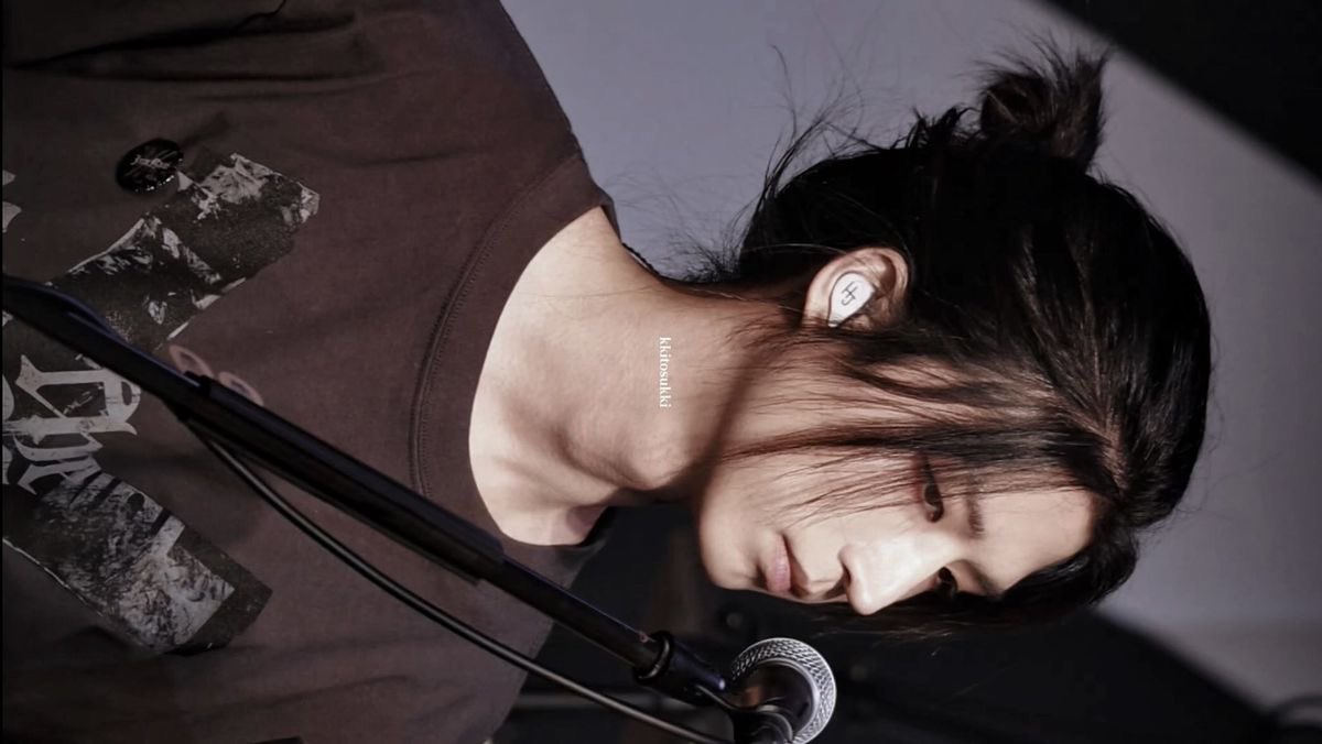 joos6ul's tweet photo. my fav look of junhan https://t.co/aGwYT5jqCc