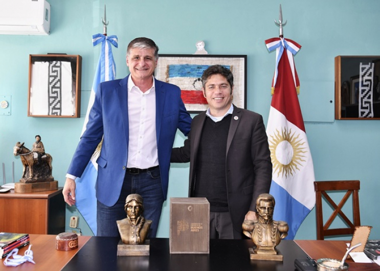 AgenciaComBA's tweet photo. 📍 Con críticas a Milei, Kicillof impulsó convenios turísticos, educativos y productivos en Córdoba

https://t.co/9AD4cJvzbP

#HéctorDaer @MinDesarrolloBA #ProgramaPuentes #JavierAlonso #AxelKicillof @Kicillofok @larroqueandres #ComBA @waltercorreaok @JavoRodriguezL @Carli_Bianco https://t.co/luDnId1o1j