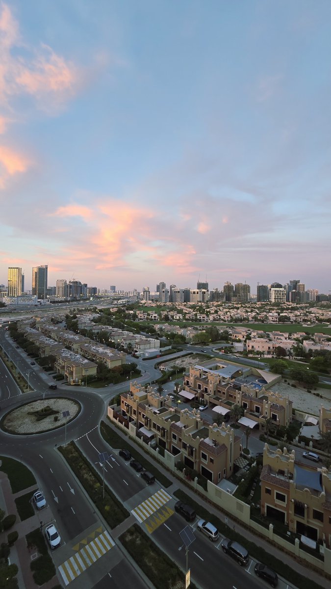 talk2shorya's tweet photo. #Dubai https://t.co/RaKoW3SImx