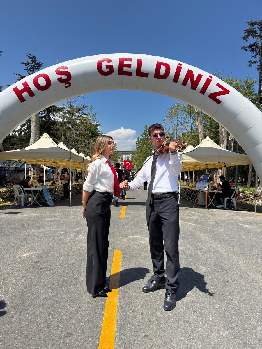 istuniresmi's tweet photo. Müziğin ritmi, gençlerin enerjisi ve sanatın ilham veren gücü; Sosyalfest’in kültür ve sanat atmosferine eşlik ediyor. 🎻

#sosyalfest https://t.co/TYWR5Y7wJA