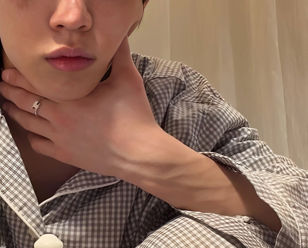도훈 팔 tweet media