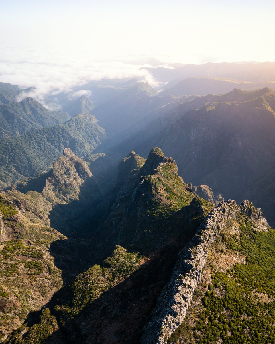 vaecareuk's tweet photo. A couple from Dougie Mac taking in the views from the summit of Pico do Arieiro in Madeira. 💙

One moment you’re sitting comfortably in a chair in Stoke-on-Trent. The next, you’re soaring above the mountains. ⛰️

@DougieMacStoke 
#hospice #vr #madeira https://t.co/fXJEv9XdLs