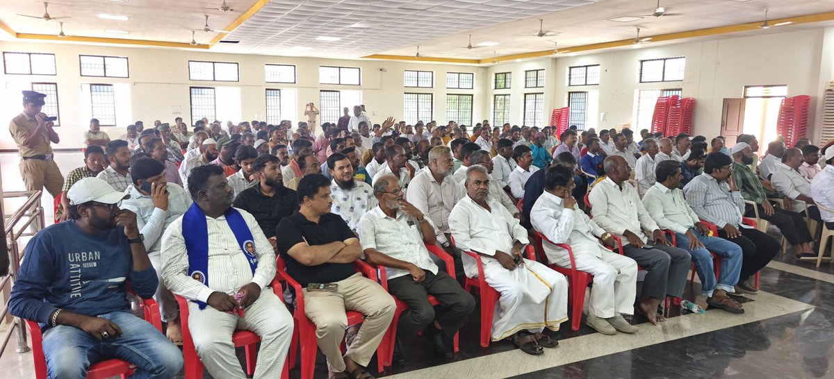 SPmysuru's tweet photo. ಇಂದು ಹುಣಸೂರು ಉಪವಿಭಾಗದ ವತಿಯಿಂದ ಪಟ್ಟಣದ ಅಂಬೇಡ್ಕರ್ ಭವನದಲ್ಲಿ ಮಾನ್ಯ ಜಿಲ್ಲಾ ಪೊಲೀಸ್ ಅಧೀಕ್ಷಕರಾದ ಶ್ರೀ.ಮಲ್ಲಿಕಾರ್ಜನ ಬಾಲದಂಡಿ, ಐಪಿಎಸ್ ರವರ ಅಧ್ಯಕ್ಷತೆಯಲ್ಲಿ ತಾಲ್ಲೂಕು ಮಟ್ಟದ ಜನಸಂಪರ್ಕ ಸಭೆ ಹಮ್ಮಿಕೊಳ್ಳಲಾಗಿತ್ತು, ಸಭೆಯಲ್ಲಿ ಸಾರ್ವಜನಿಕರಿಂದ ದೂರು ಹಾಗೂ ಅಹವಾಲುಗಳನ್ನು ಆಲಿಸಿ, https://t.co/DKb2NzN8jg